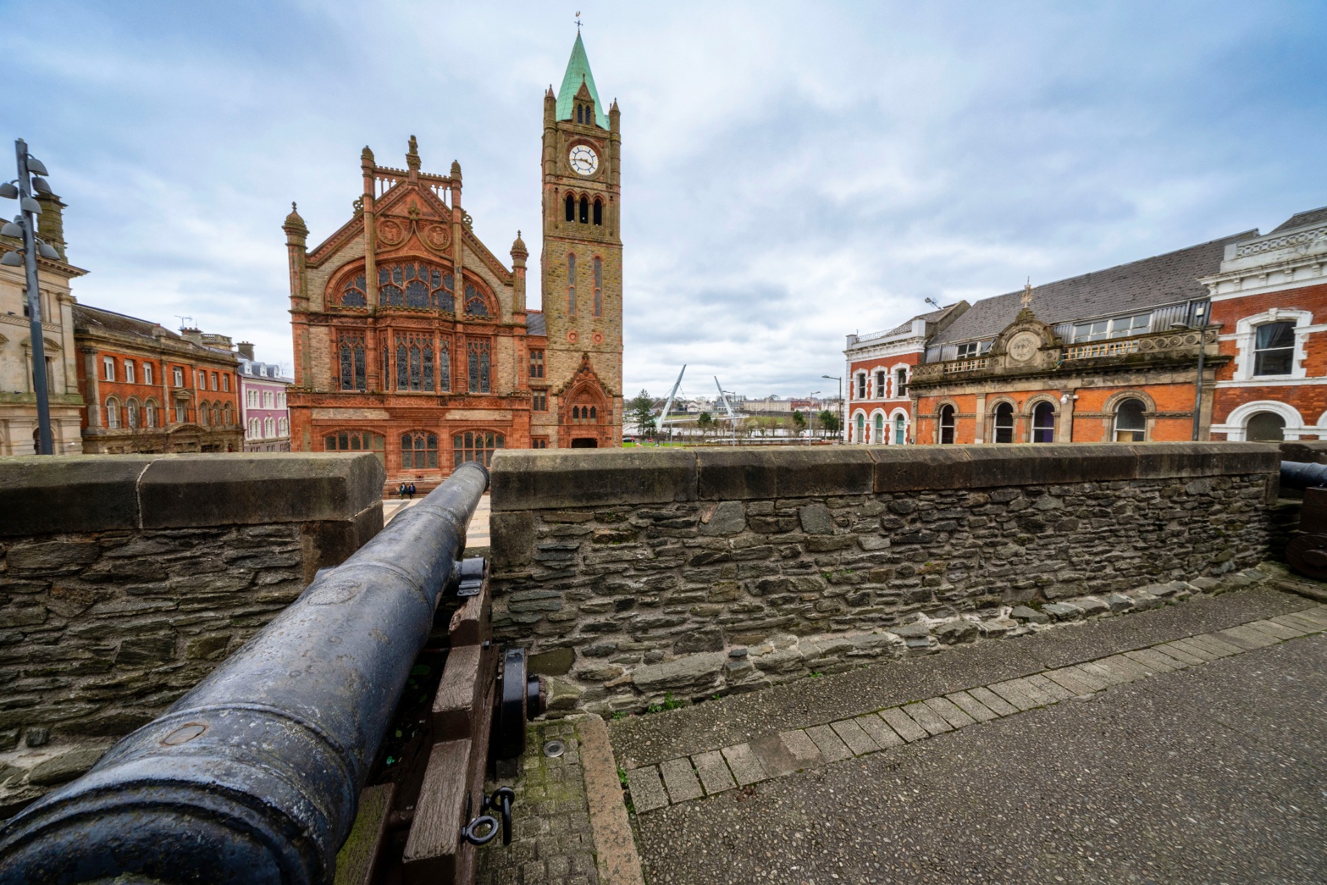 Derry Walls, Bishop Street, DerryLondonderry, © Tourism Ireland