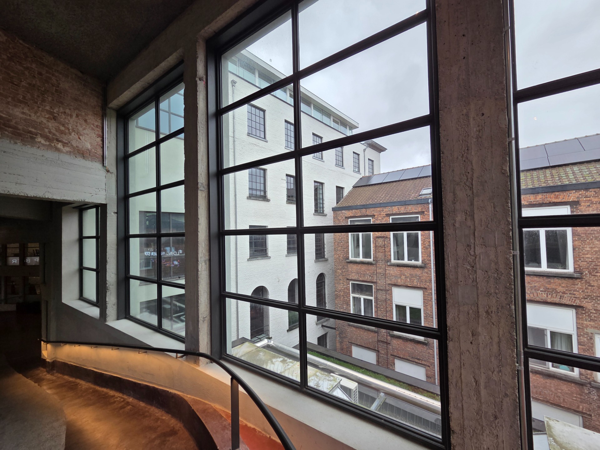 Het witte gebouw was de fabriek N.V. Belge Auer